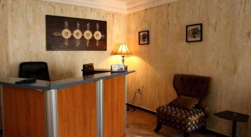 ชาร์ลีส์ เพลซ แอนด์ สวีท Hotel ลากอส ภายนอก รูปภาพ